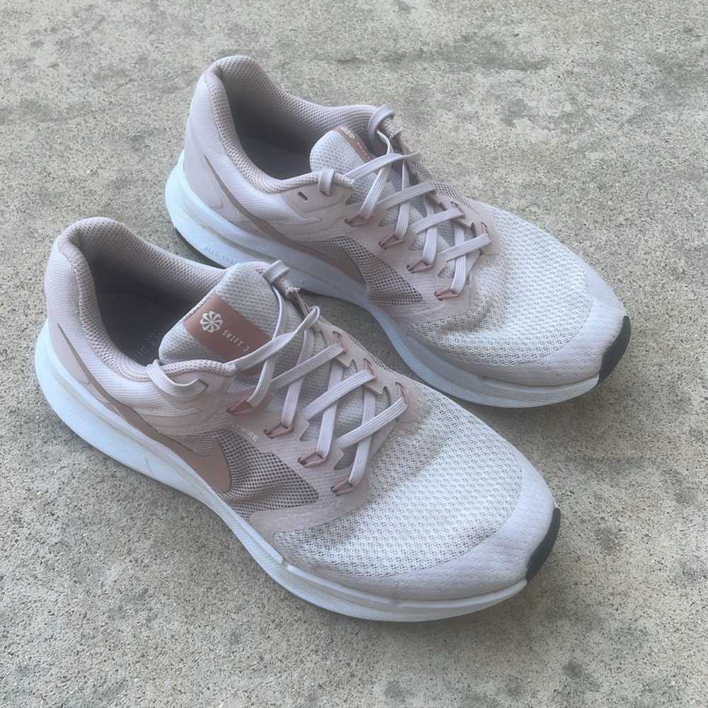 Nike Run Swift 3 Women's Pink Running Sneakers Size 9